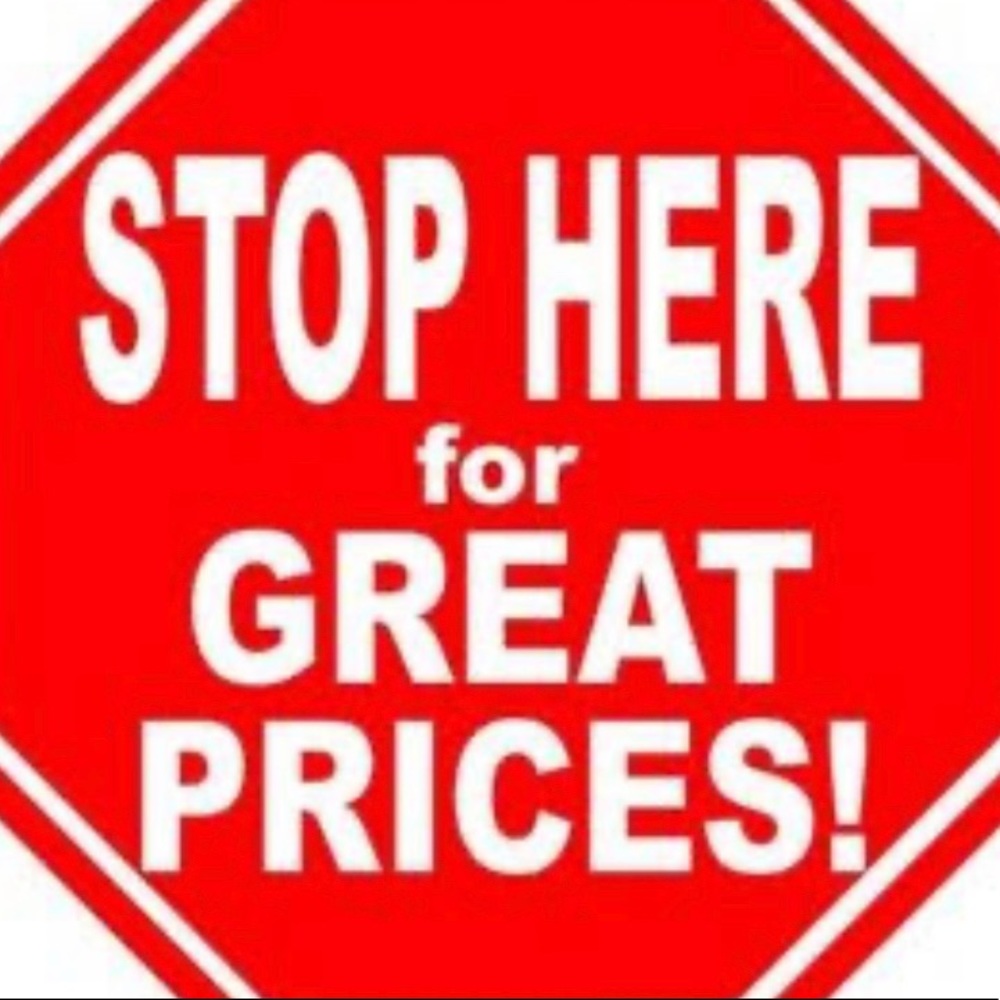 ⭐️GREAT PRICES‼️ Check out my closet!!